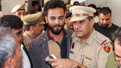 सोशल मीडिया इंफ्लुएंसर और यूट्यूबर एल्विश यादव को नहीं मिली राहत, सांप के जहर का इस्तेमाल करने के मामले में हाईकोर्ट से झटका, एल्विश यादव पर लगे हैं ये इल्जाम…..
