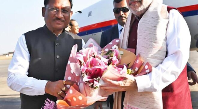 तीन दिवसीय छत्तीसगढ़ दौरे पर पहुंचे केंद्रीय गृह एवं सहकारिता मंत्री अमित शाह, मुख्यमंत्री विष्णुदेव साय ने स्वामी विवेकानंद विमानतल पर किया आत्मीय स्वागत