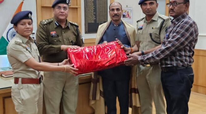 दीर्घकालीन सेवा उपरांत पुलिस अधिकारी/कर्मचारियों का सम्मानपूर्वक सेवानिवृत्ति समारोह आयोजित