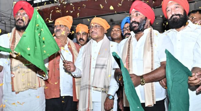 सिख गुरुओं की सीख और बलिदान हम सभी को देती है प्रेरणा, मुख्यमंत्री साय ने होला मोहल्ला के लिए संगत बसों को हरी झंडी दिखाकर किया रवाना