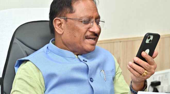 UPSC सिविल सेवा परीक्षा में सफल प्रदेश के अभ्यर्थियों को मुख्यमंत्री ने वीडियो कॉल के जरिए दी बधाई