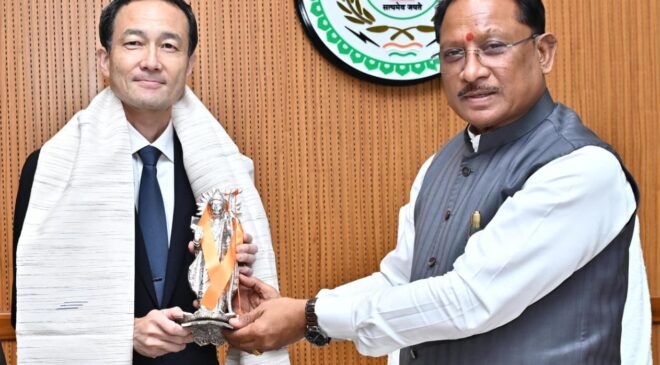 मुख्यमंत्री विष्णु देव साय से जापान दूतावास के राजनीतिक मामलों के मंत्री आबे नोरिआकि ने की सौजन्य मुलाकात