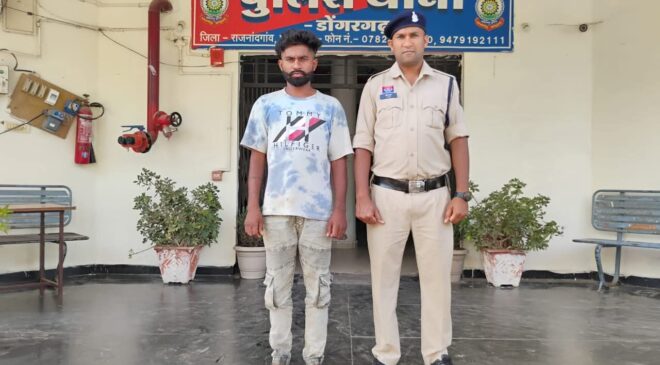 अवैध शराब बिक्री एवं परिवहन पर डोंगरगढ़ पुलिस की कार्यवाही, 50 पाव देशी प्लेन मदिरा कीमत लगभग 4000 रुपये एवं स्कूटी जब्त