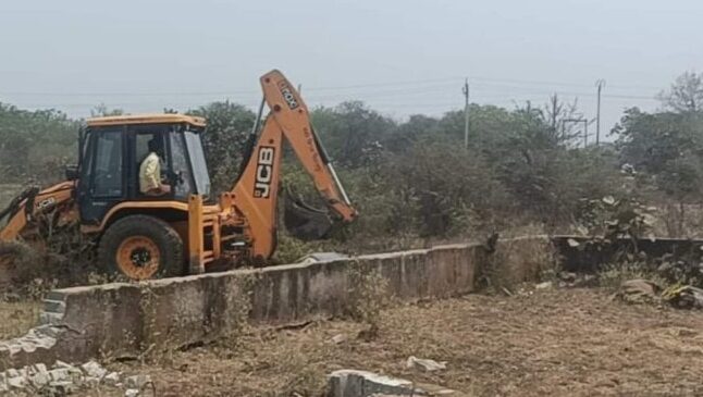 अवैध प्लॉटिंग पर नगर निगम का चला बुलडोजर, 30 बाउंड्रीवाल और 50 निर्माण किए ध्वस्त..