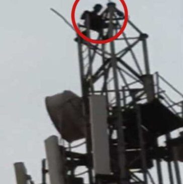 पुलिस कार्रवाई से नाराज़ युवक मोबाइल टावर पर चढ़ा, समझाइश के प्रयास जारी… देखिए वीडियो